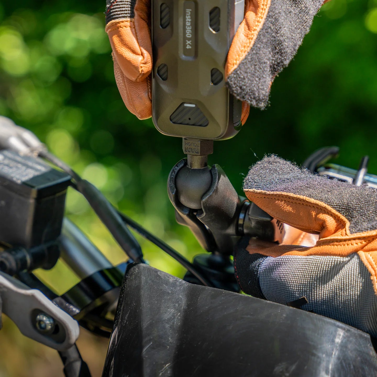 RAM® Tough-Ball™ Adapter for Insta360 - RAP-B-379U-252025-RW