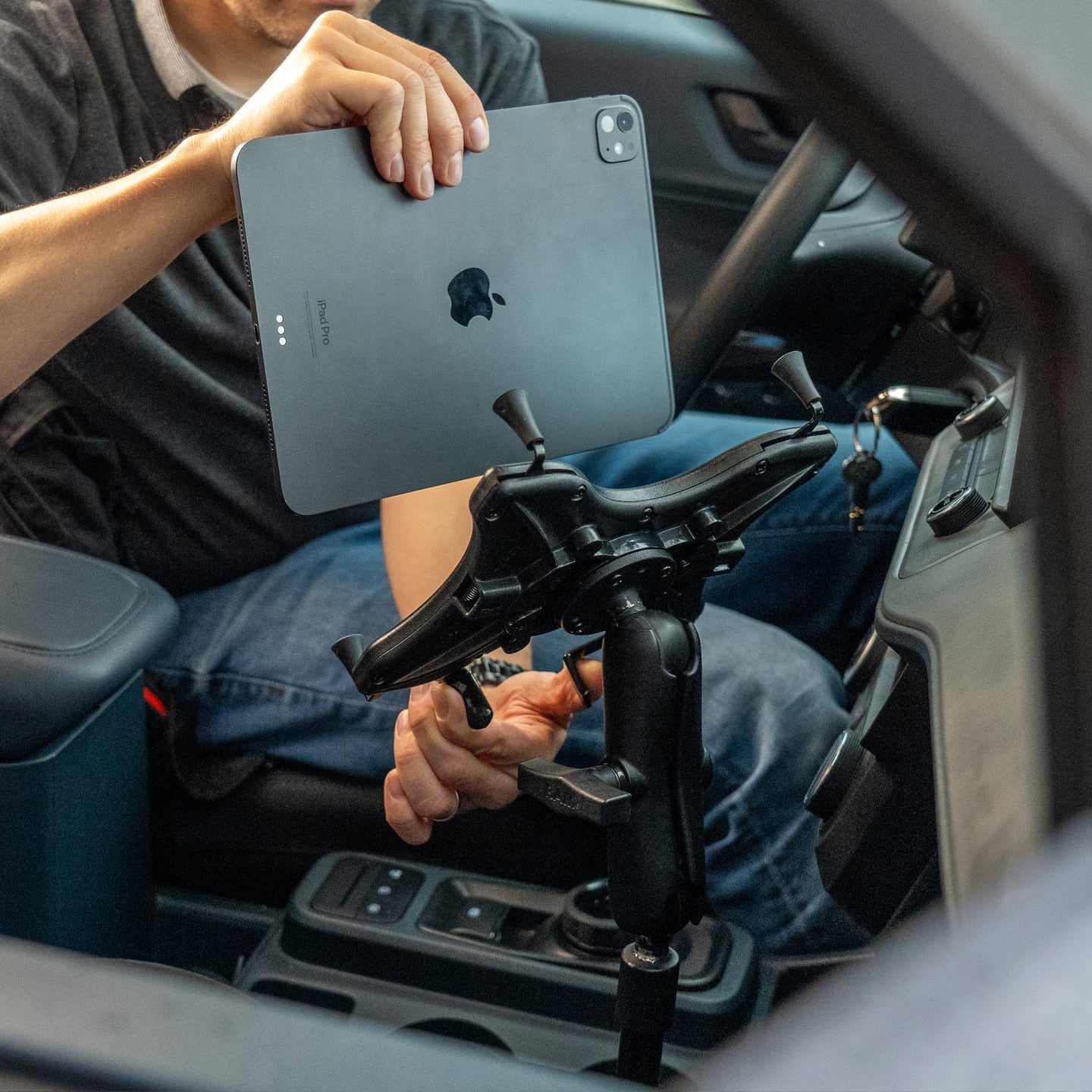 RAM® Pod HD™ 24" Vehicle Mount with RAM® X-Grip® for 9"-11" Tablets - RAM-316-HD-UN9U