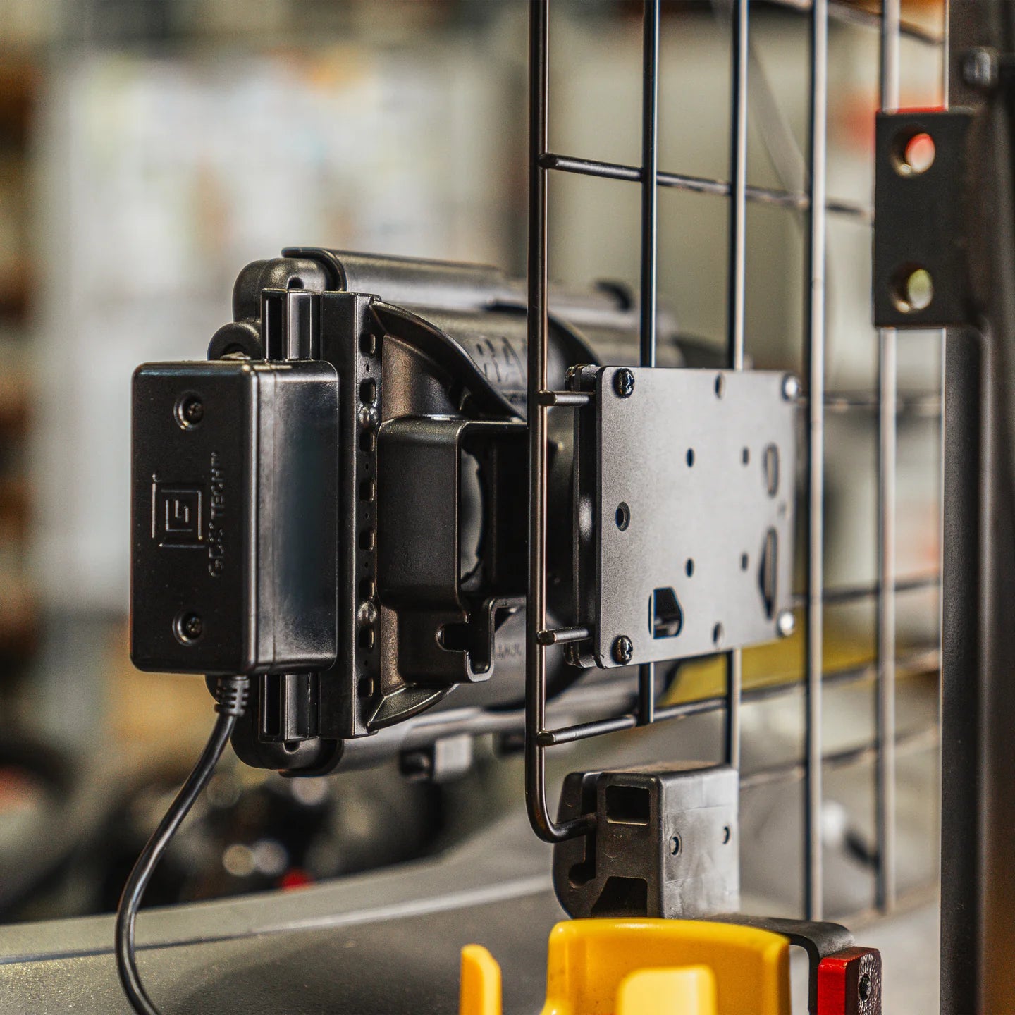 RAM® Low-Profile Cage Guard Mount with Backing Plate - RAP-403BPU